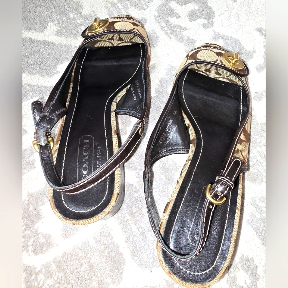 Coach small hills sandals. Size 8 - Picture 9 of 10
